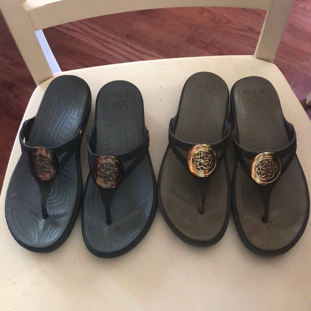 2 pairs of crocs flip flops